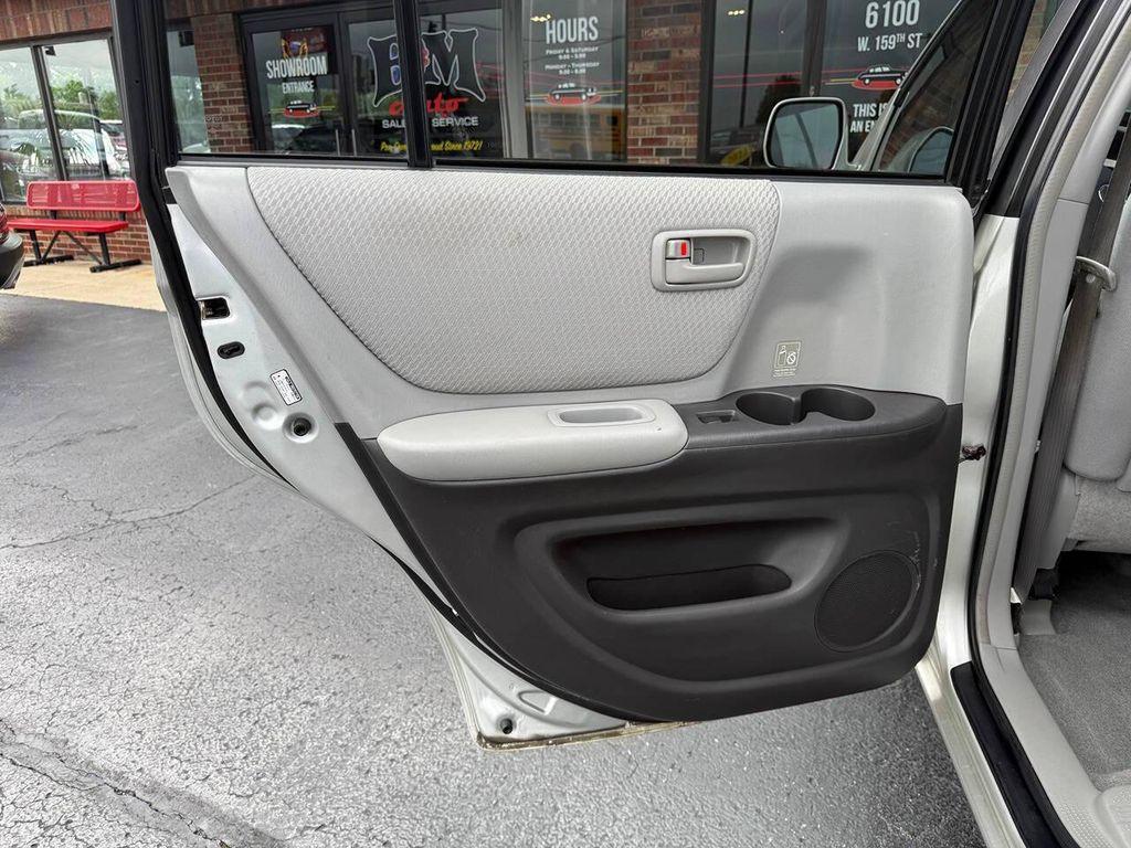 used 2004 Toyota Highlander car, priced at $5,400