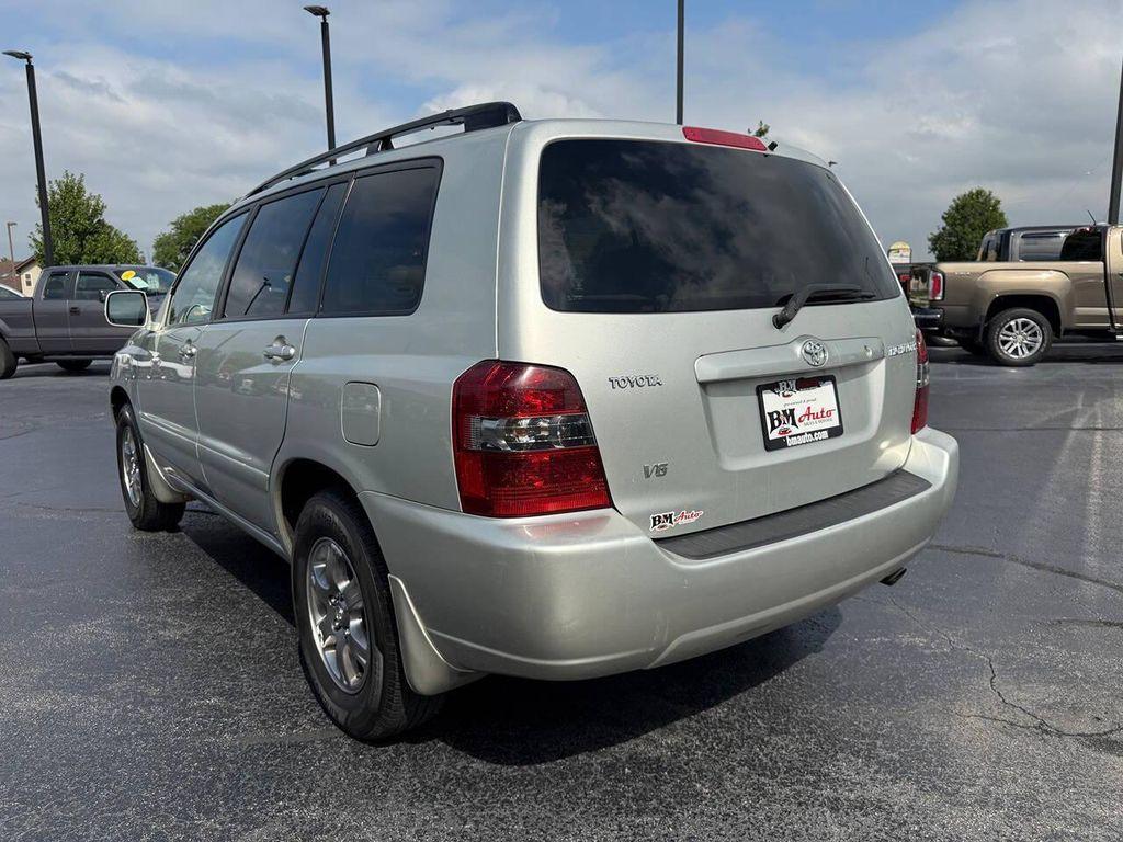 used 2004 Toyota Highlander car, priced at $5,400