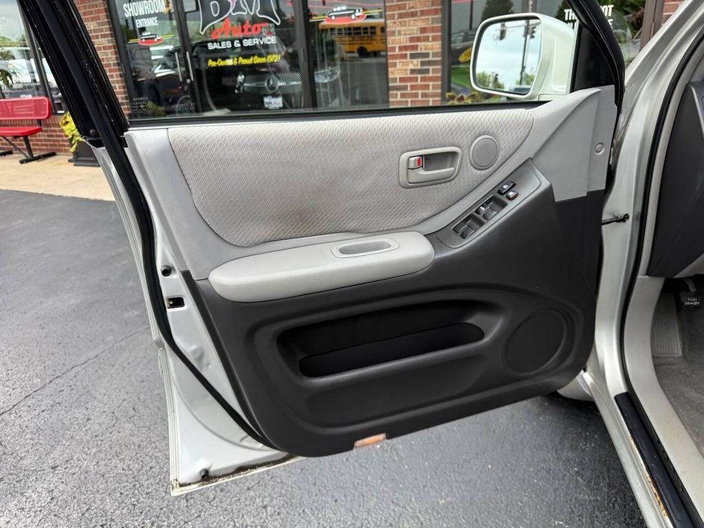 used 2004 Toyota Highlander car, priced at $5,400