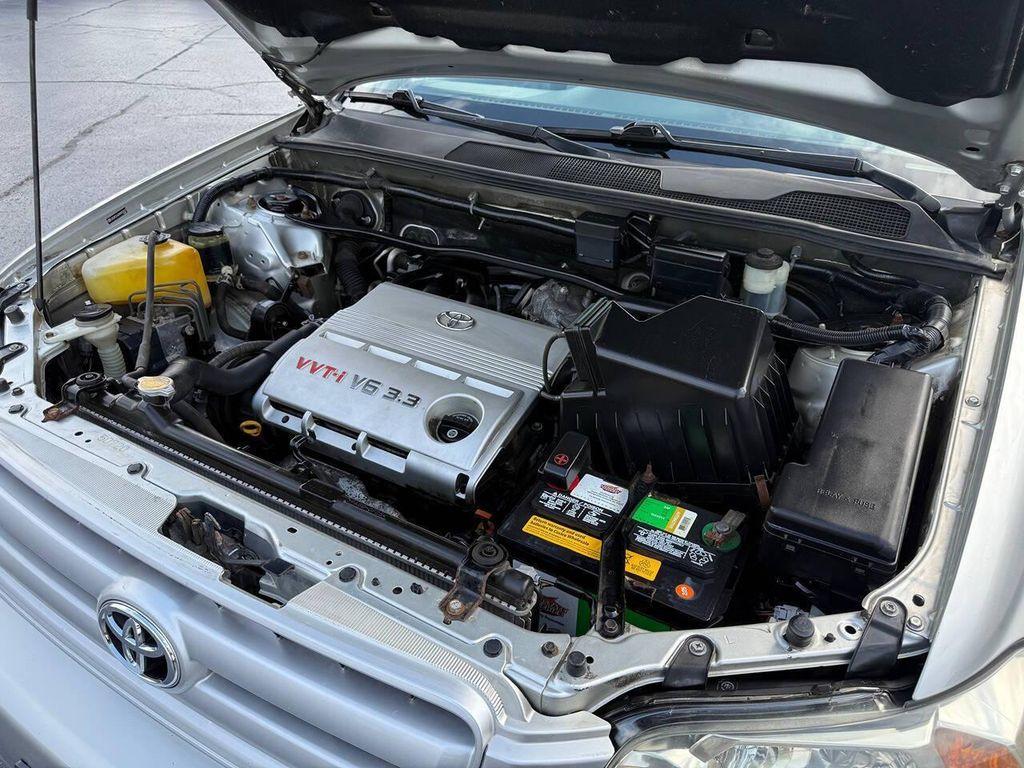 used 2004 Toyota Highlander car, priced at $5,400