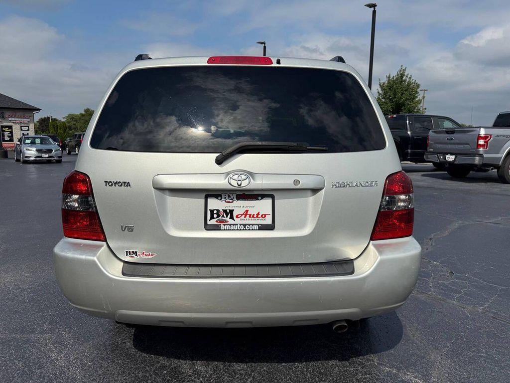used 2004 Toyota Highlander car, priced at $5,400