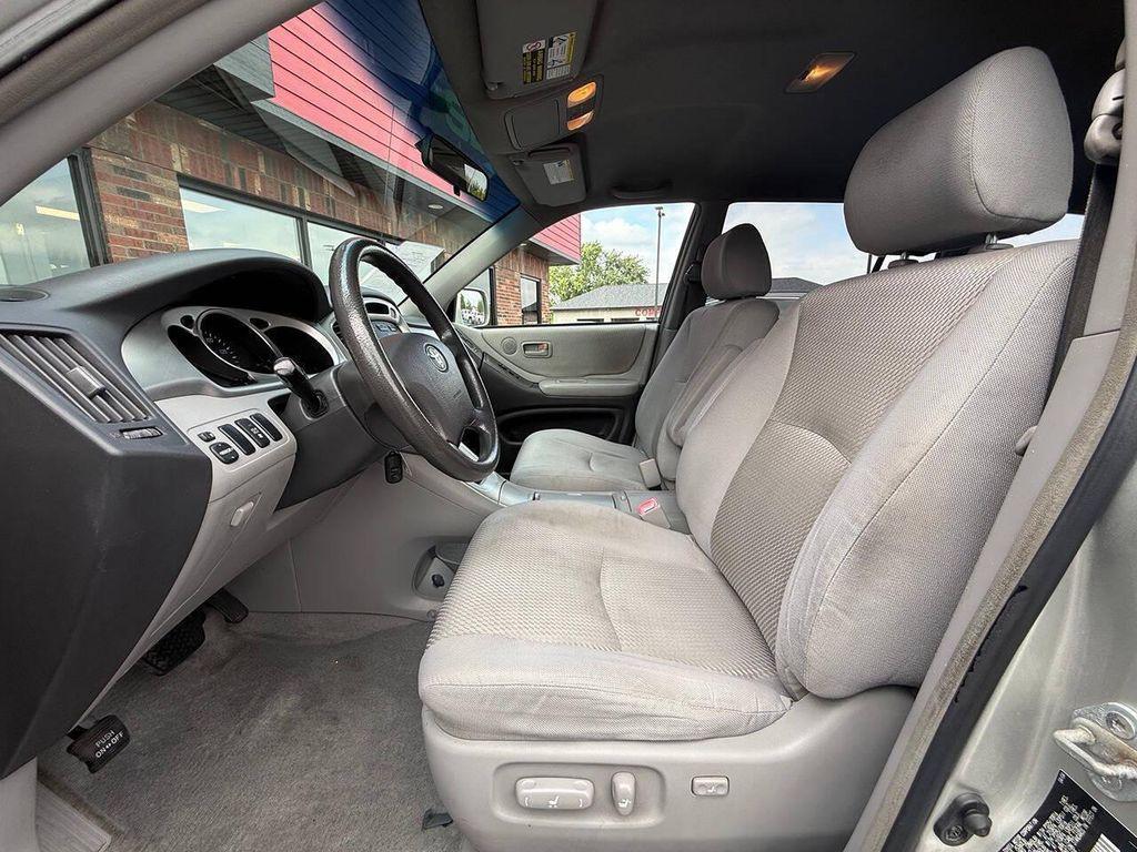 used 2004 Toyota Highlander car, priced at $5,400