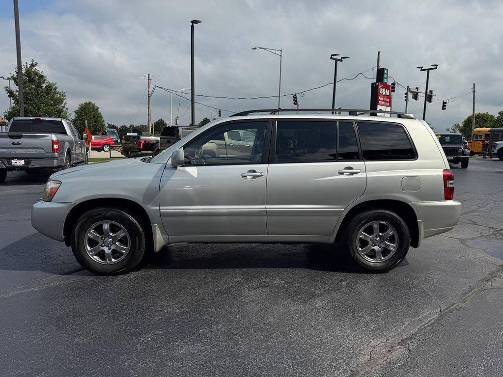used 2004 Toyota Highlander car, priced at $5,400