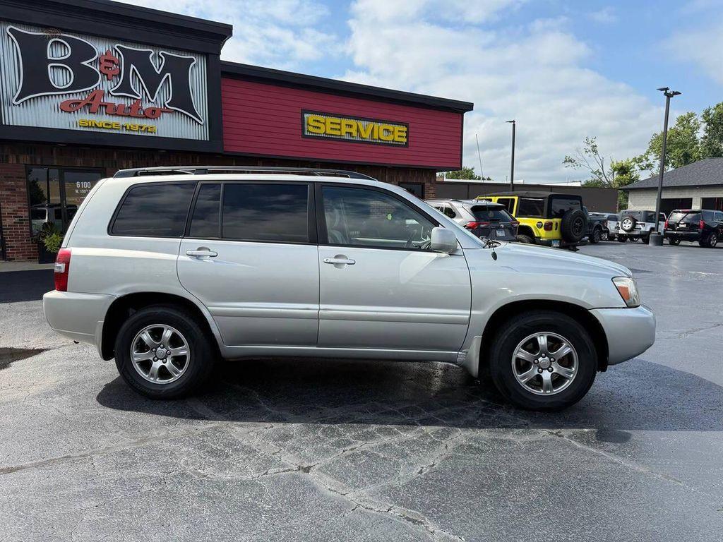 used 2004 Toyota Highlander car, priced at $5,400