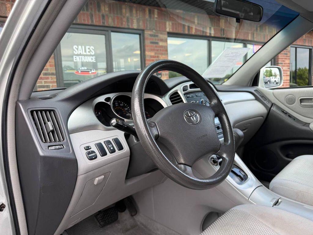 used 2004 Toyota Highlander car, priced at $5,400