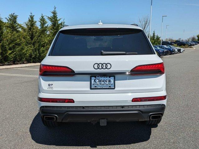 new 2025 Audi Q7 car, priced at $70,905