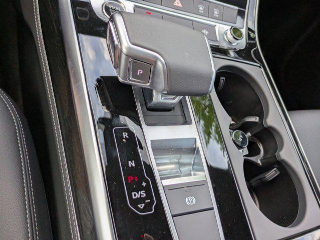 new 2025 Audi Q7 car, priced at $77,735