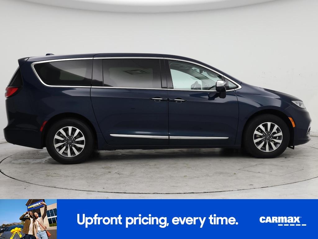 used 2022 Chrysler Pacifica Hybrid car, priced at $35,998