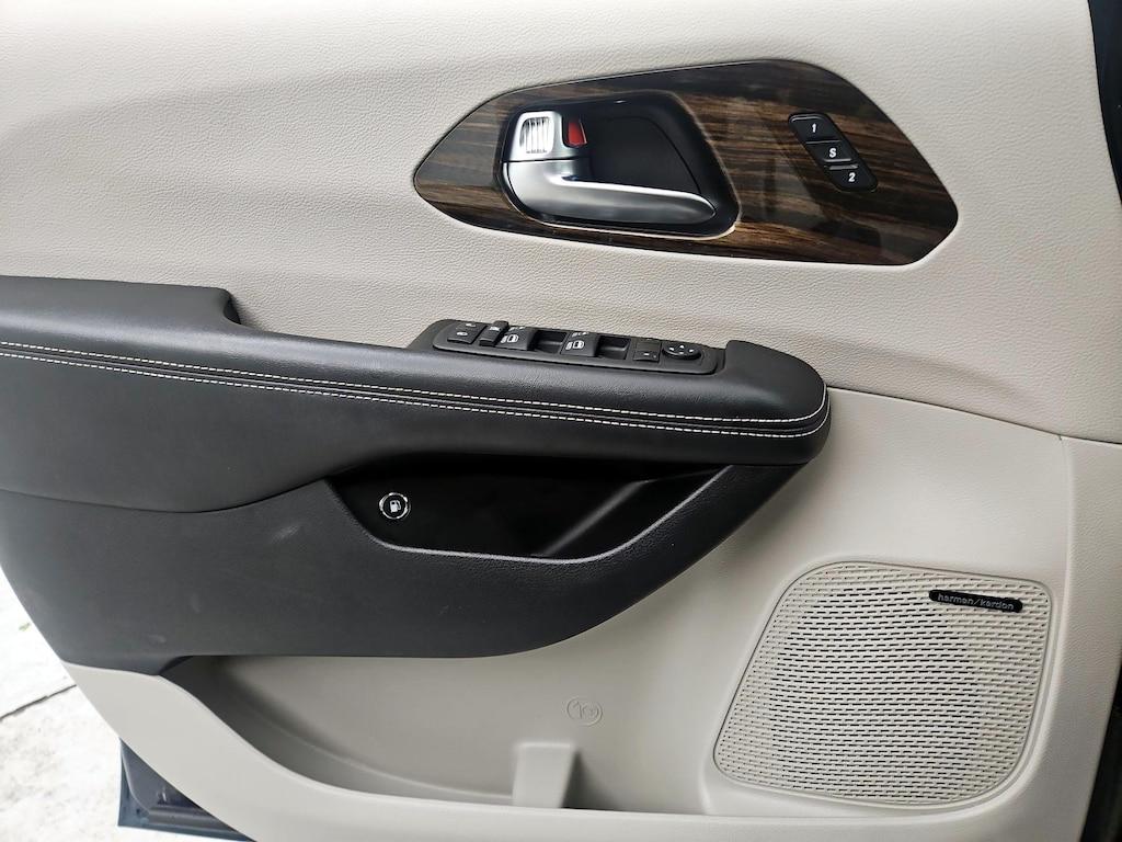 used 2022 Chrysler Pacifica Hybrid car, priced at $35,998