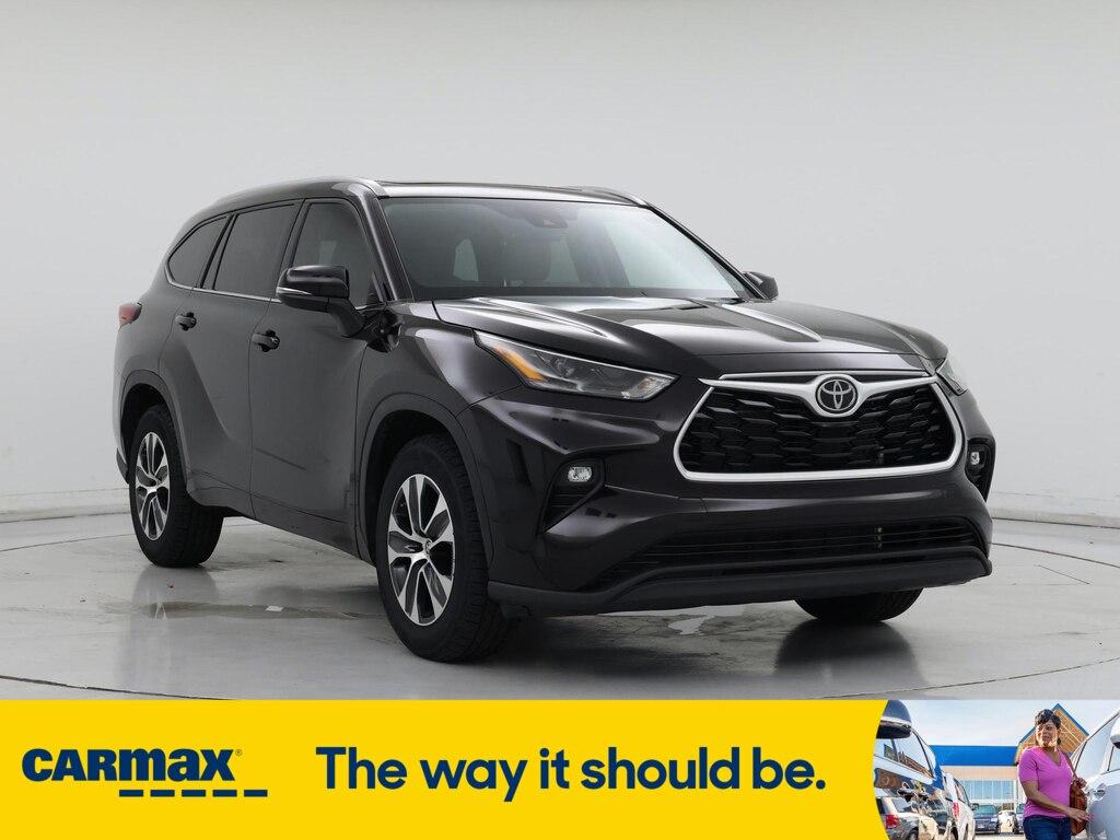 used 2022 Toyota Highlander car, priced at $34,998