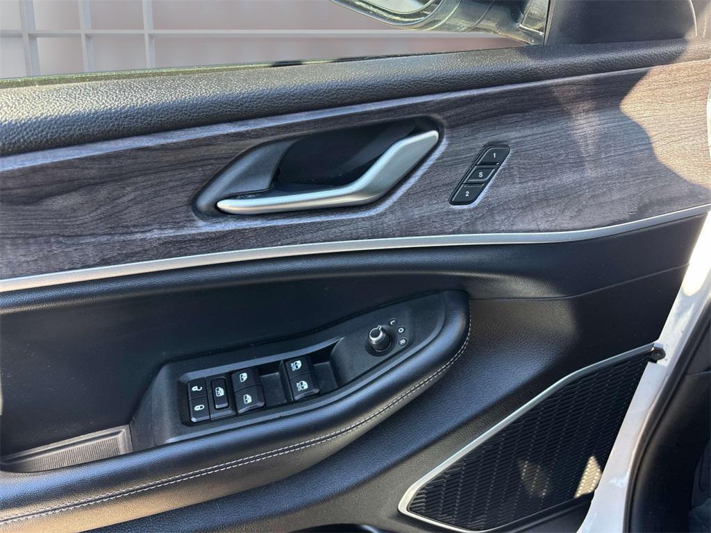 used 2022 Jeep Grand Cherokee car, priced at $29,500