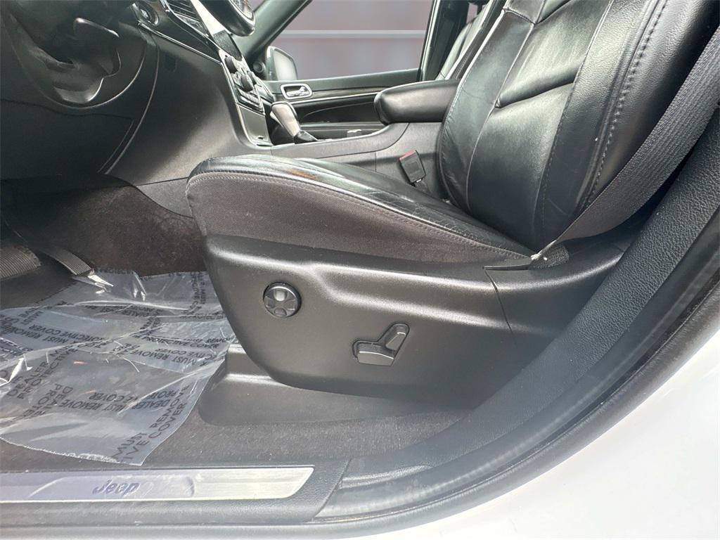 used 2022 Jeep Grand Cherokee car, priced at $27,499