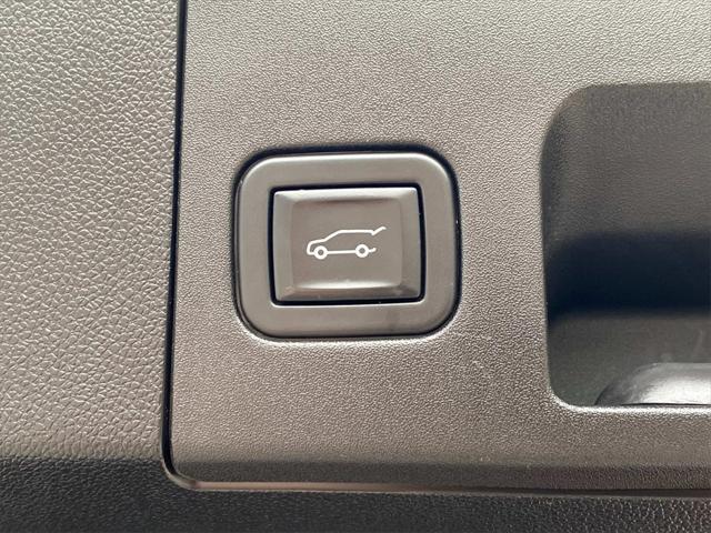 used 2023 Cadillac XT4 car, priced at $26,490