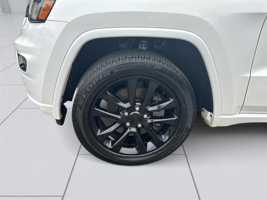 used 2022 Jeep Grand Cherokee car, priced at $25,999