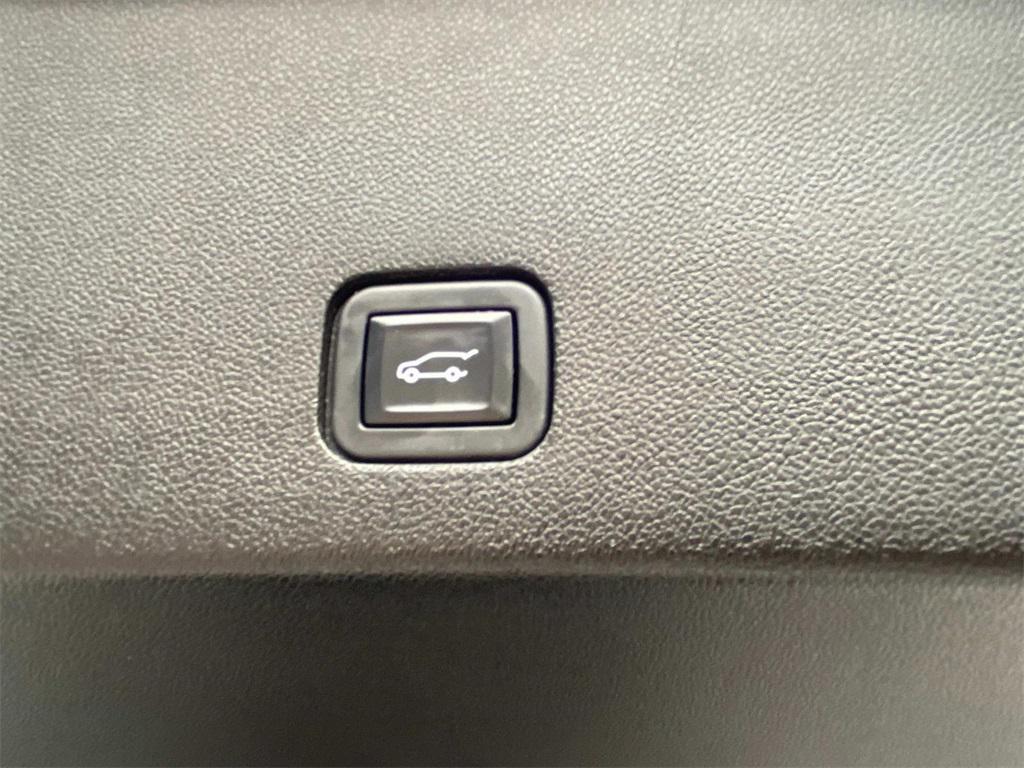 used 2022 Cadillac XT6 car, priced at $35,499