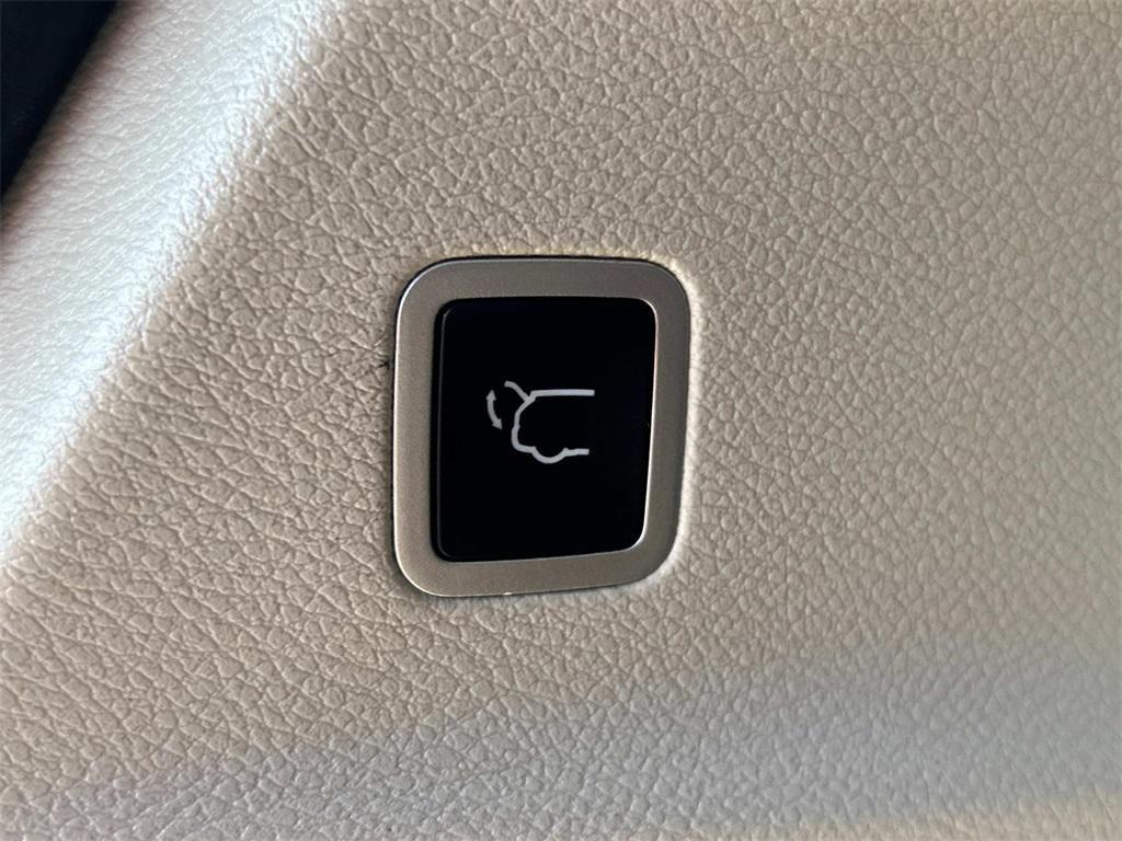 used 2024 Chrysler Pacifica car, priced at $28,580