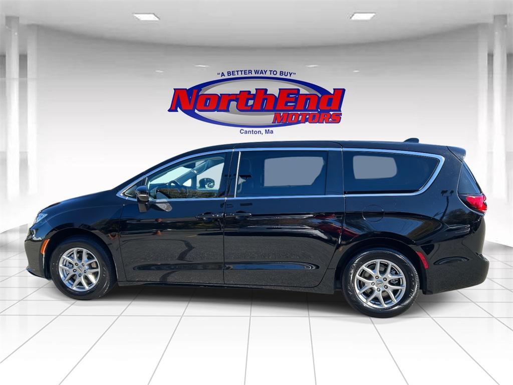used 2024 Chrysler Pacifica car, priced at $28,580