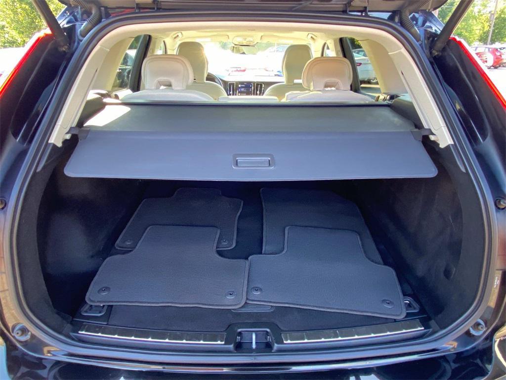 used 2022 Volvo XC60 car, priced at $31,400