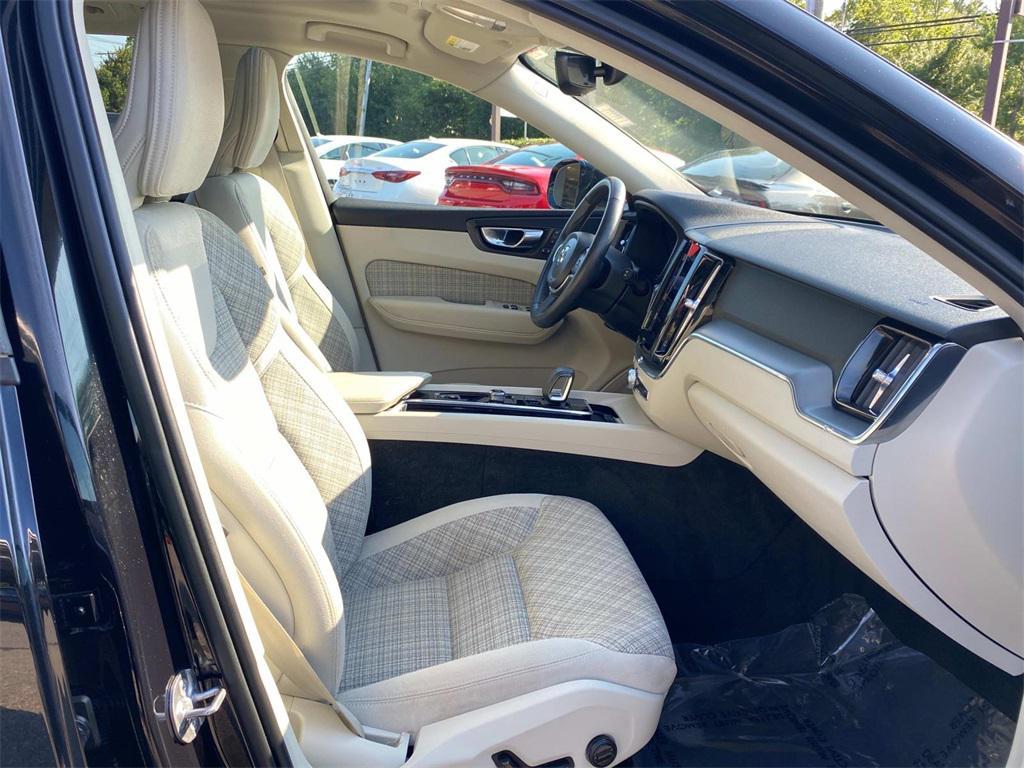 used 2022 Volvo XC60 car, priced at $31,400