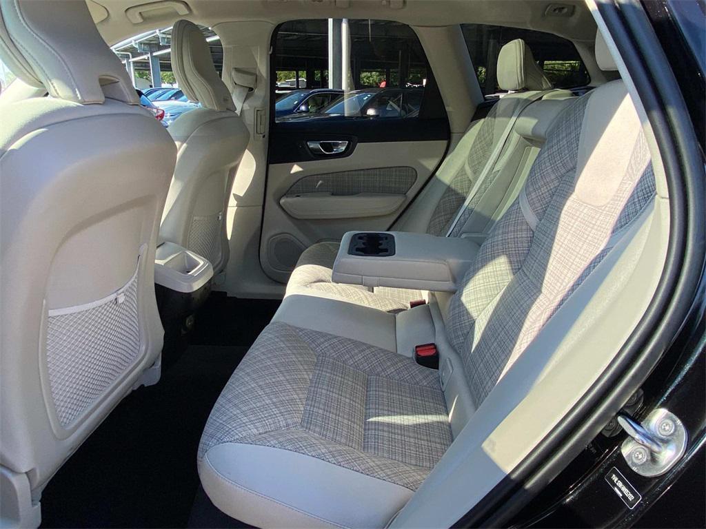 used 2022 Volvo XC60 car, priced at $31,400