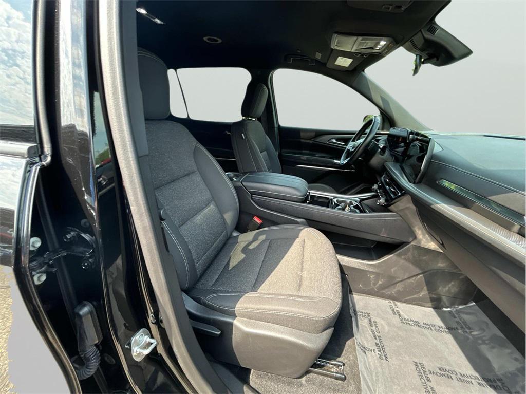 used 2024 Chevrolet Traverse car, priced at $37,989