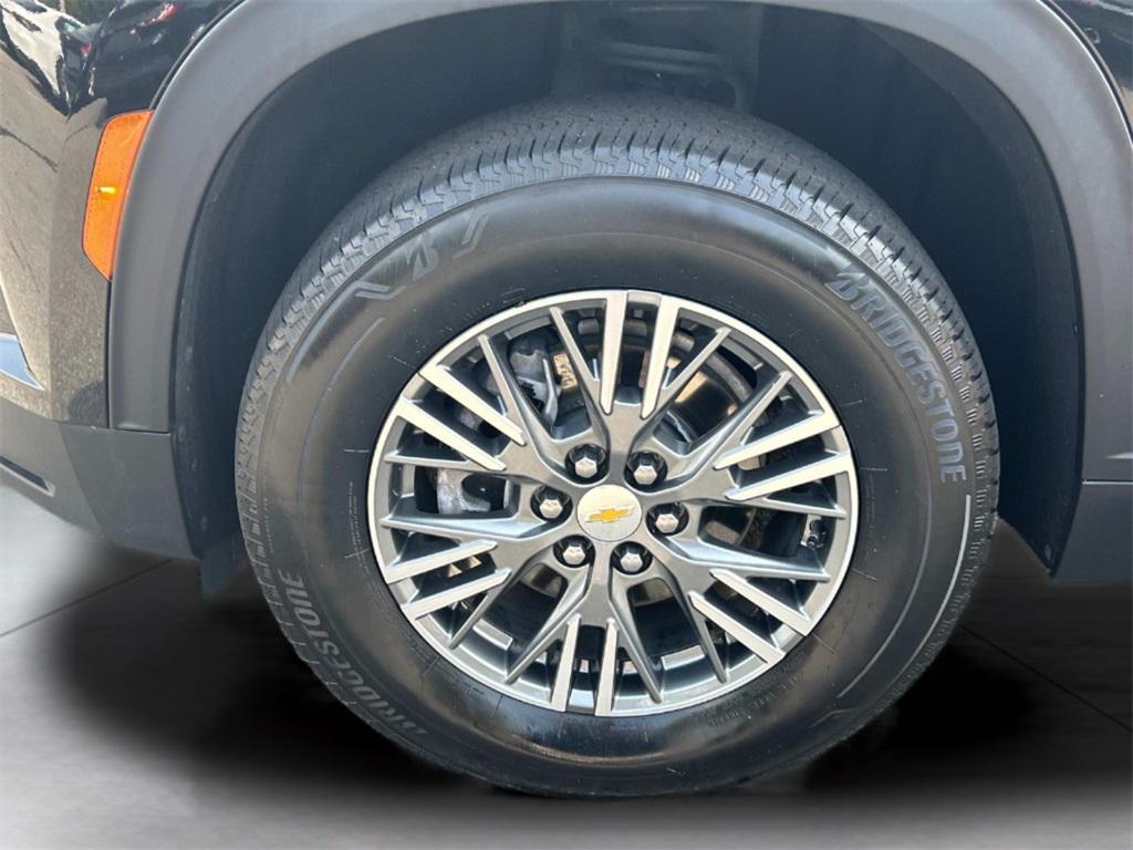 used 2024 Chevrolet Traverse car, priced at $37,989