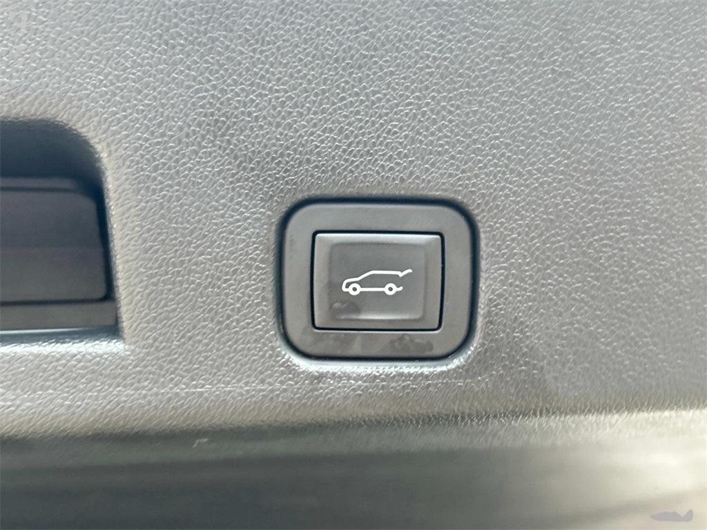 used 2024 Chevrolet Traverse car, priced at $37,989