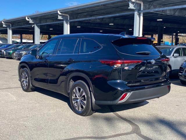 used 2021 Toyota Highlander car, priced at $33,000