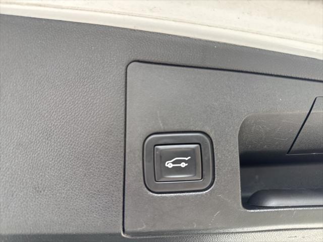 used 2021 Cadillac XT5 car, priced at $23,500