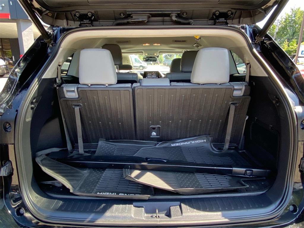 used 2020 Toyota Highlander Hybrid car, priced at $29,500
