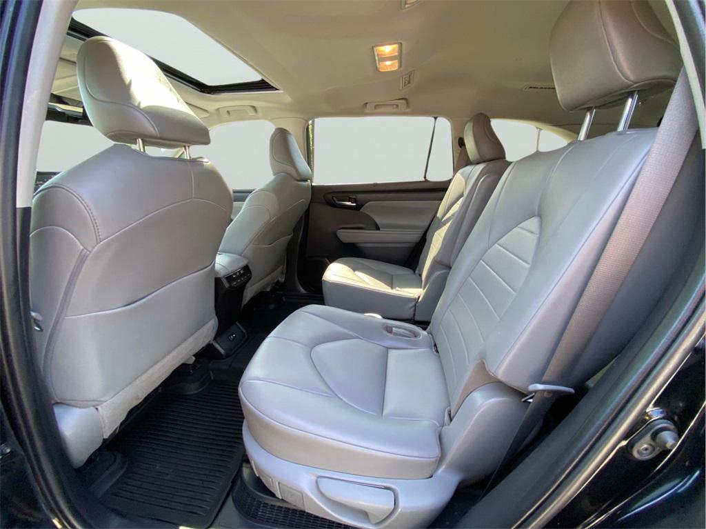 used 2020 Toyota Highlander Hybrid car, priced at $29,249