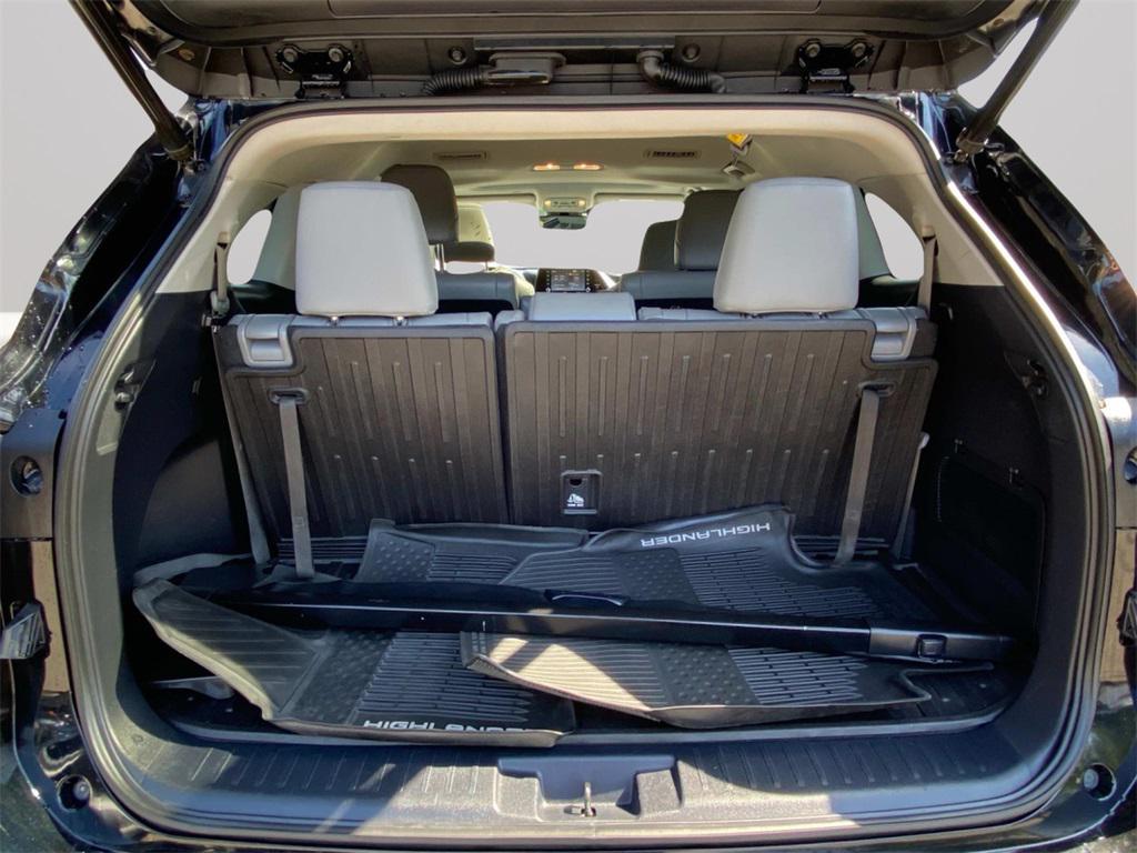 used 2020 Toyota Highlander Hybrid car, priced at $29,249