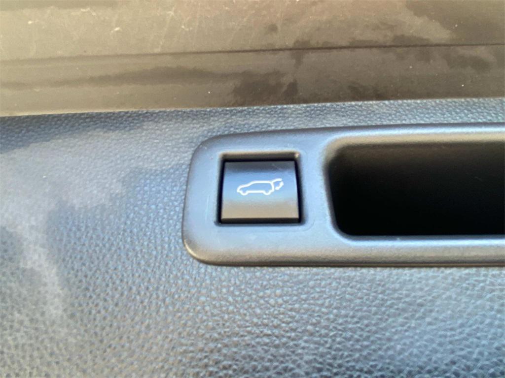 used 2020 Toyota Highlander Hybrid car, priced at $29,500