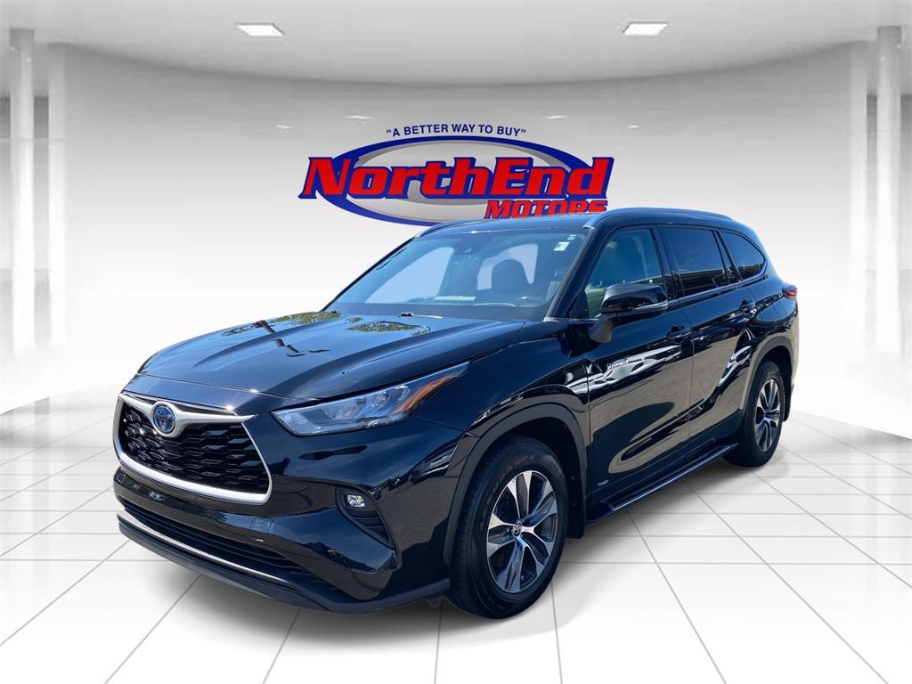 used 2020 Toyota Highlander Hybrid car, priced at $29,500