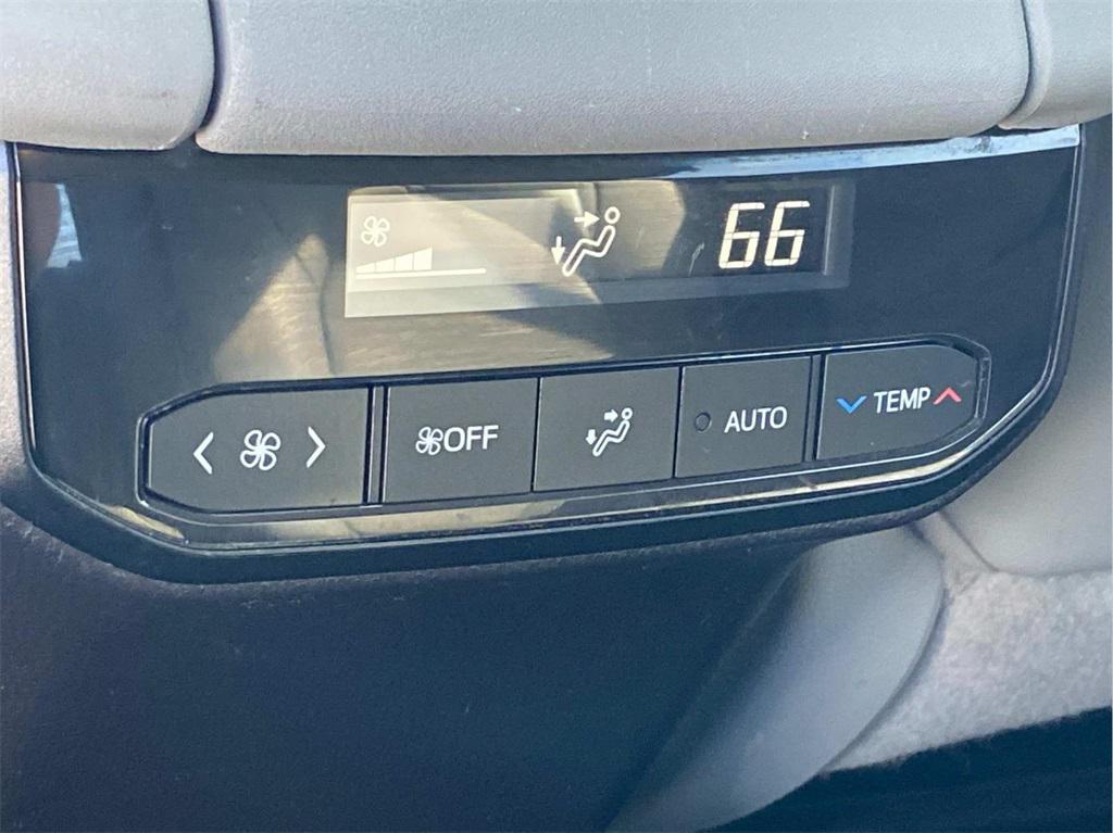 used 2020 Toyota Highlander Hybrid car, priced at $29,249