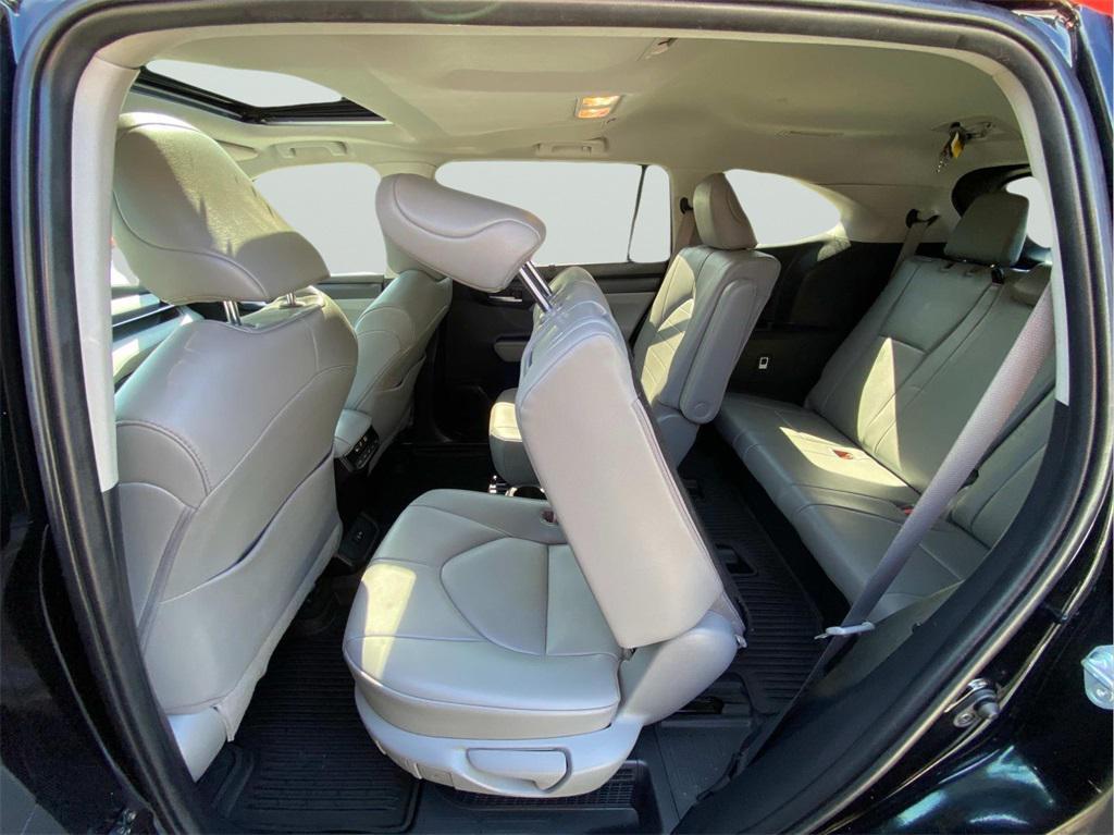 used 2020 Toyota Highlander Hybrid car, priced at $29,249