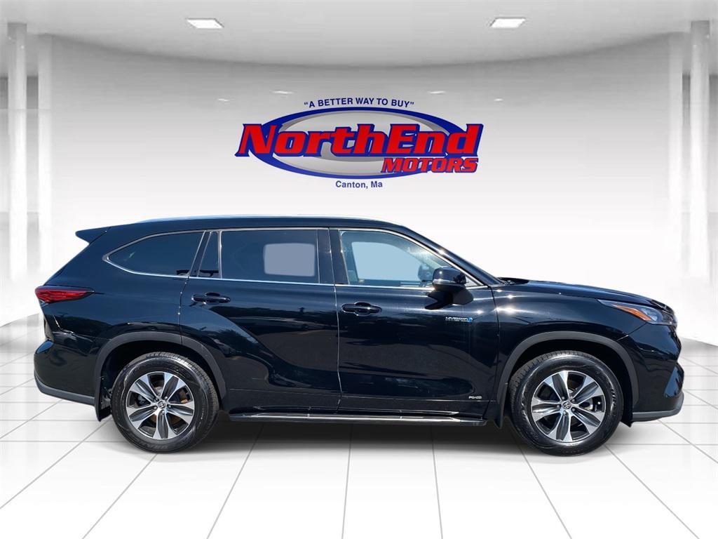 used 2020 Toyota Highlander Hybrid car, priced at $29,500