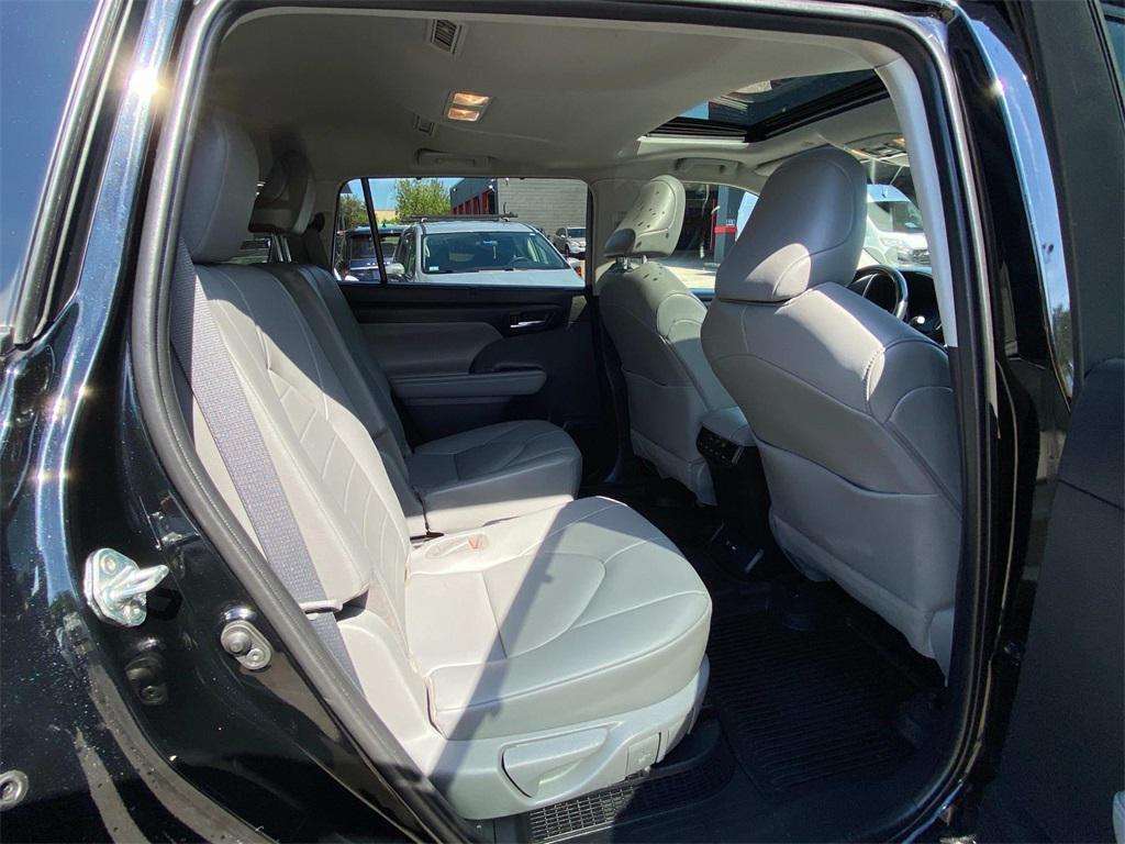 used 2020 Toyota Highlander Hybrid car, priced at $29,500