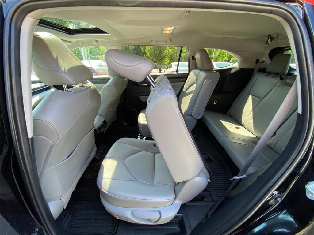 used 2020 Toyota Highlander Hybrid car, priced at $29,500