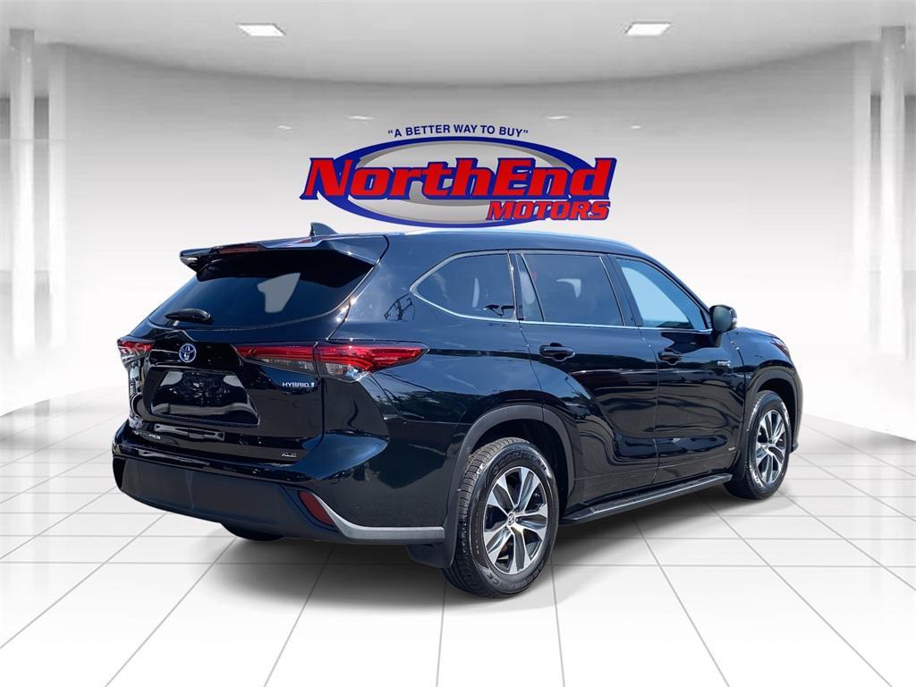 used 2020 Toyota Highlander Hybrid car, priced at $29,500