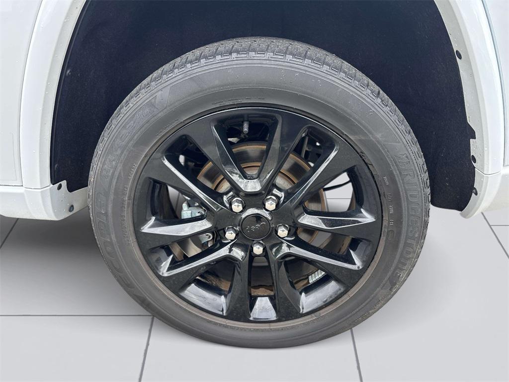 used 2022 Jeep Grand Cherokee car, priced at $29,900
