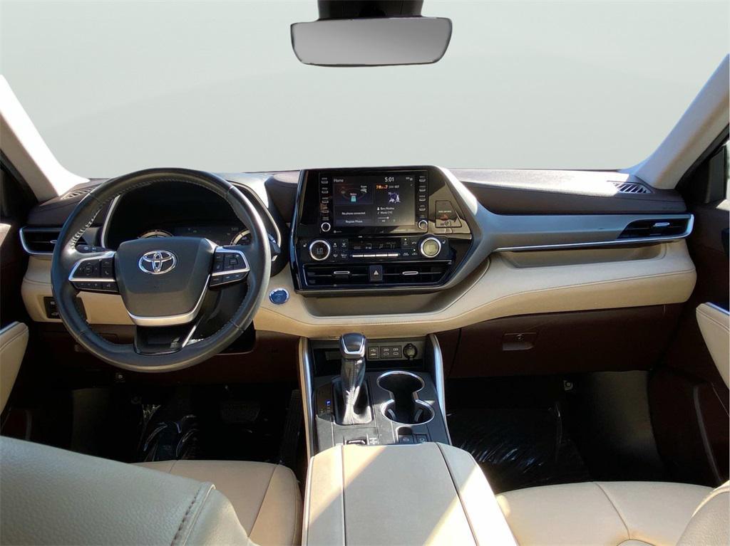 used 2022 Toyota Highlander Hybrid car, priced at $32,500