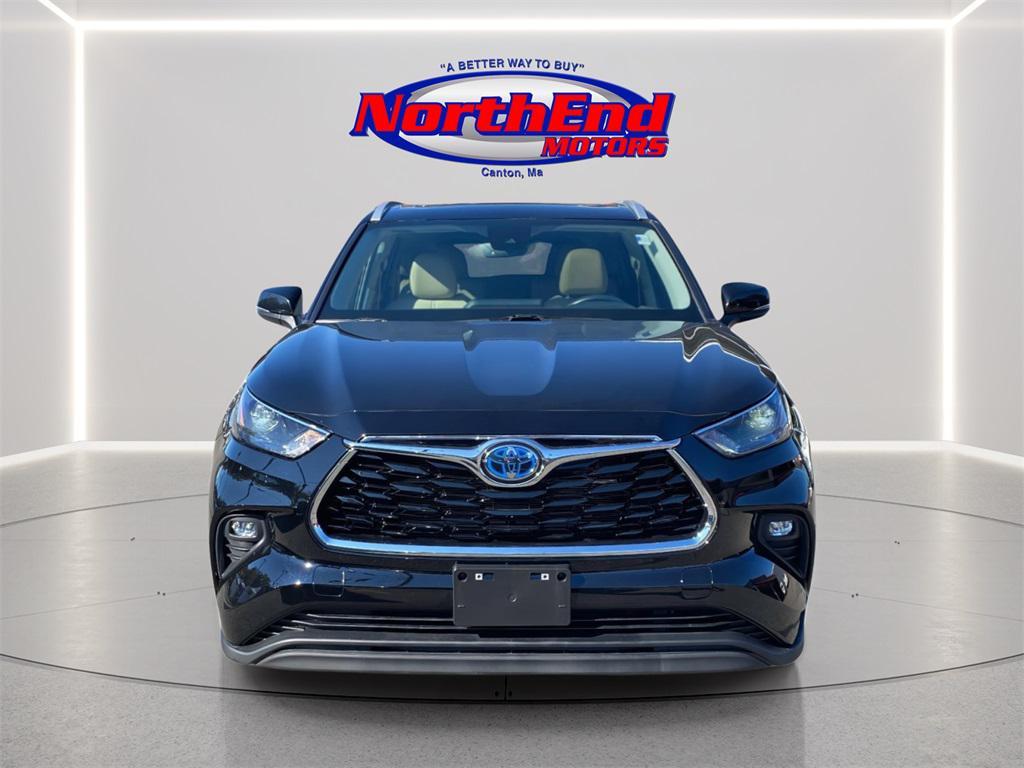 used 2022 Toyota Highlander Hybrid car, priced at $32,500