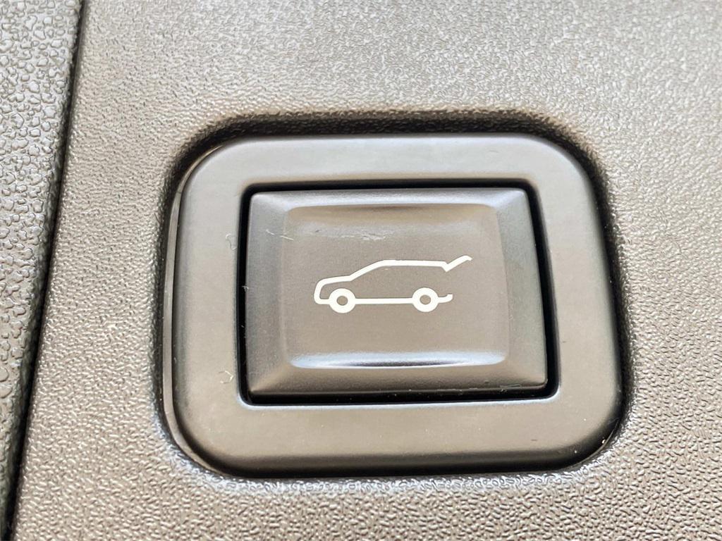 used 2021 Cadillac XT5 car, priced at $27,400