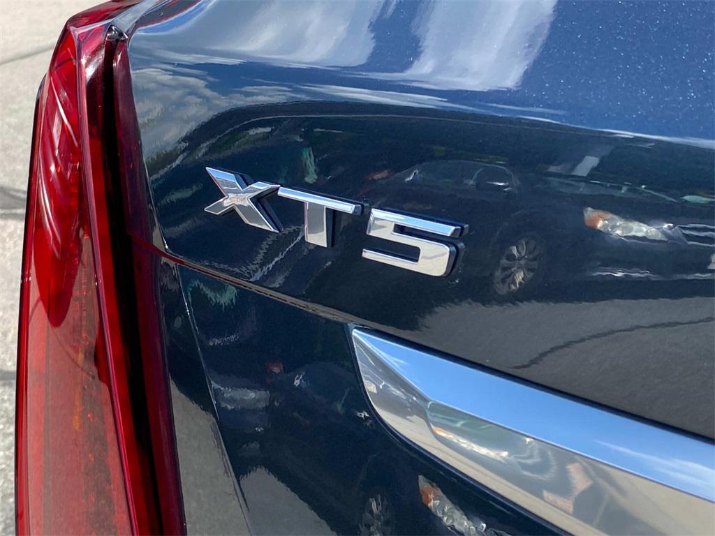 used 2021 Cadillac XT5 car, priced at $27,400