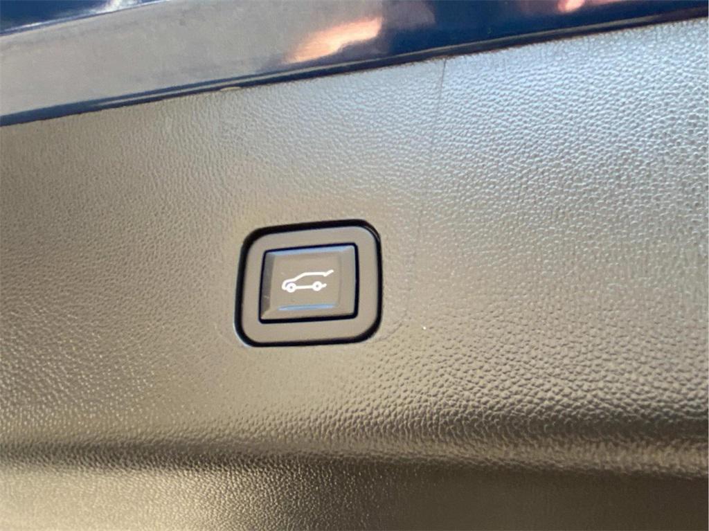 used 2022 Chevrolet Traverse car, priced at $24,000