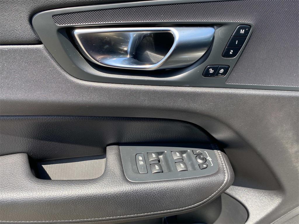 used 2021 Volvo XC60 car, priced at $29,400