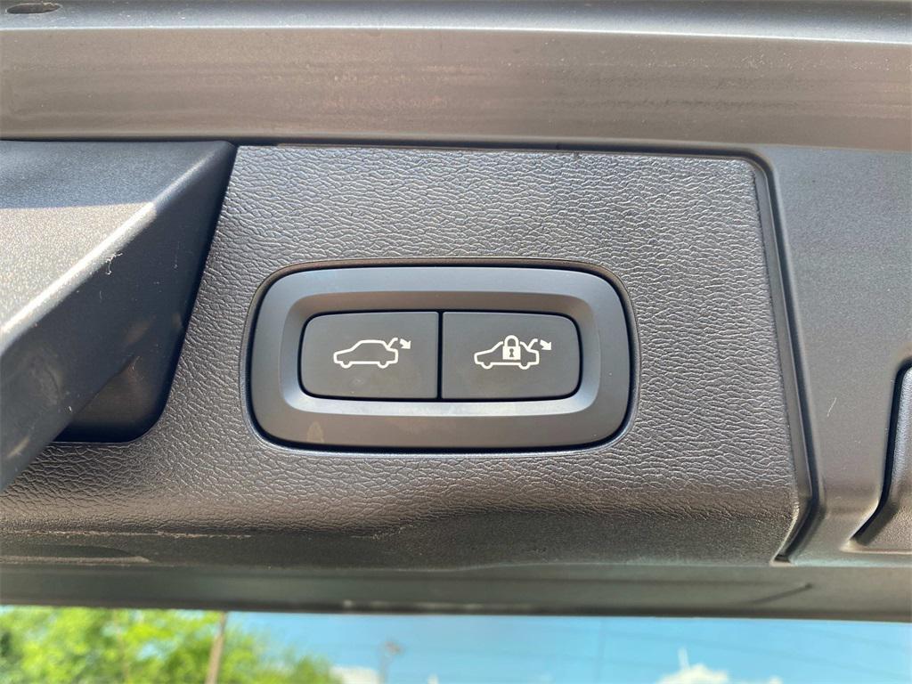 used 2021 Volvo XC60 car, priced at $29,400