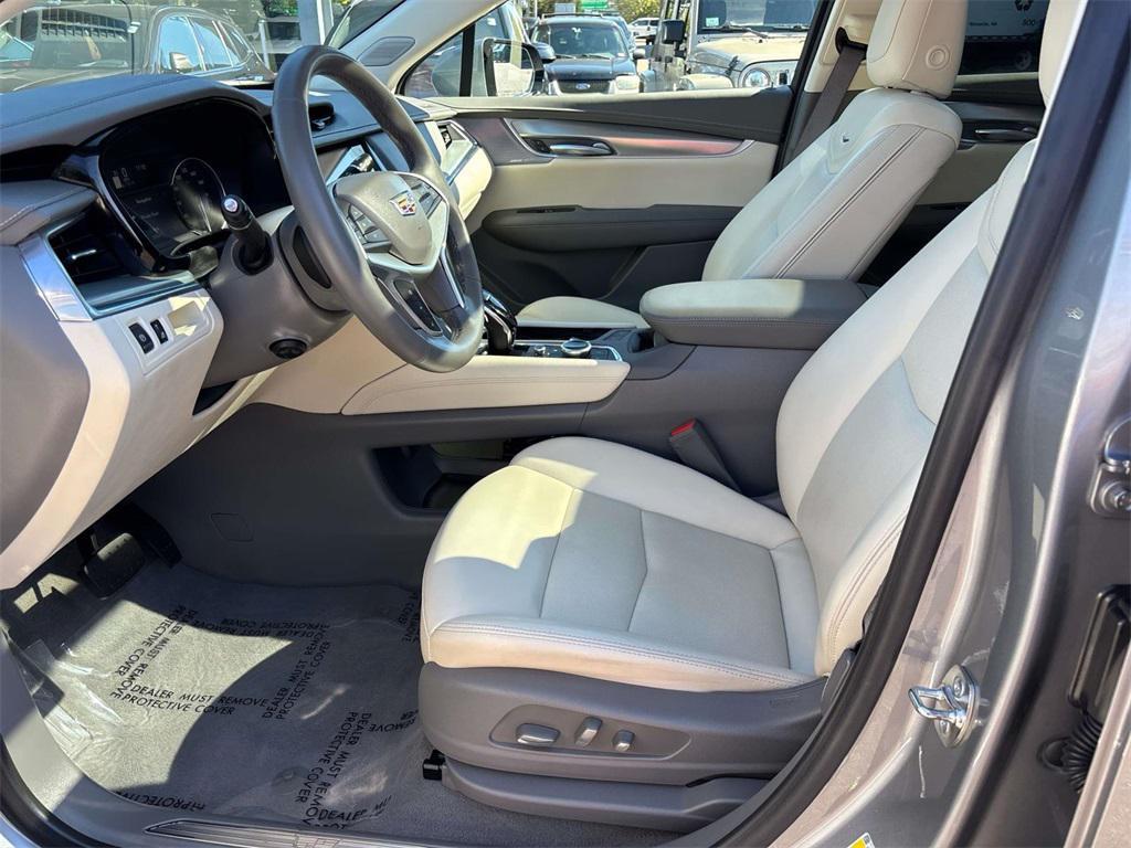 used 2025 Cadillac XT5 car, priced at $44,990