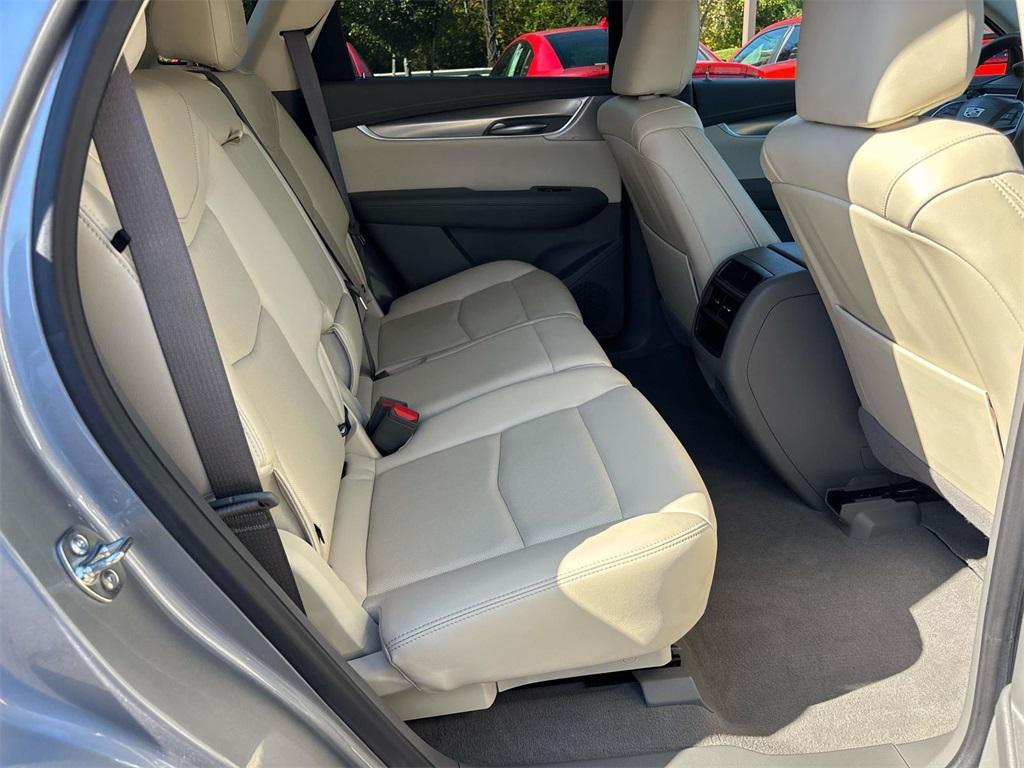 used 2025 Cadillac XT5 car, priced at $44,990